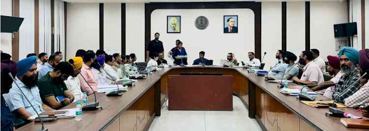 Address traders’ grievances promptly: DC to departments