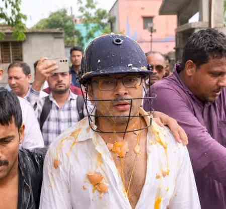 Abhishek Banerjee heckled on his way to Sonarpur; slapped, eggs thrown at him
