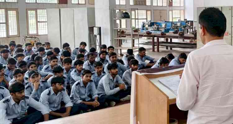 आईटीआई कंसाला में वीर सावरकर जयंती पर कार्यक्रम