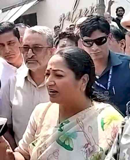 Delhi building collapse: CM Gupta visits site, assures strict action against 'unauthorised' structures