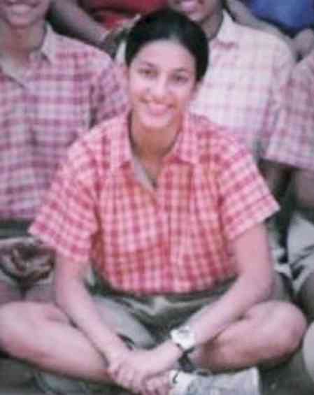 Shruti Haasan flaunts her 'weapon of weirdo superpowers' in this throwback pic from her schooldays