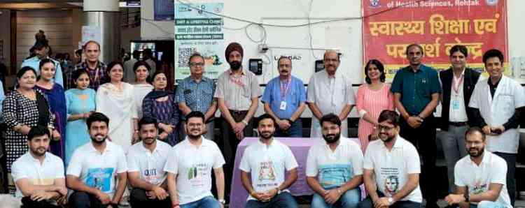 Vice-Chancellor Dr. H.K. Agarwal administers De-addiction pledge at PGIMS