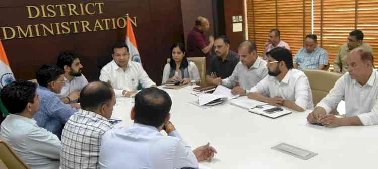 डीसी सचिन गुप्ता ने बरसात से पहले सभी बाढ़ बचाव कार्य समयबद्ध तरीके से पूरे करने के निर्देश दिए