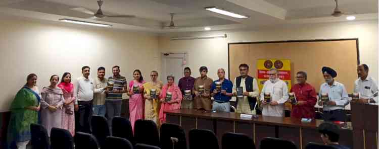 ‘अँधेरे दिनों में’ कविता-संग्रह का लोकार्पण, कवियों ने समाज और समय की चुनौतियों पर की सार्थक चर्चा