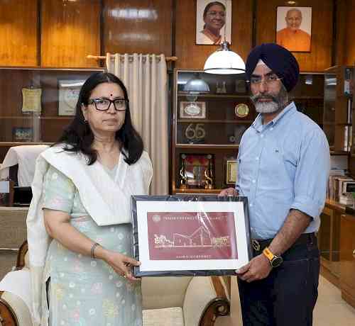 Panjab University Alumnus Ajaypal Singh Dhaliwal Meets PU Vice Chancellor After Scaling Mount Everest