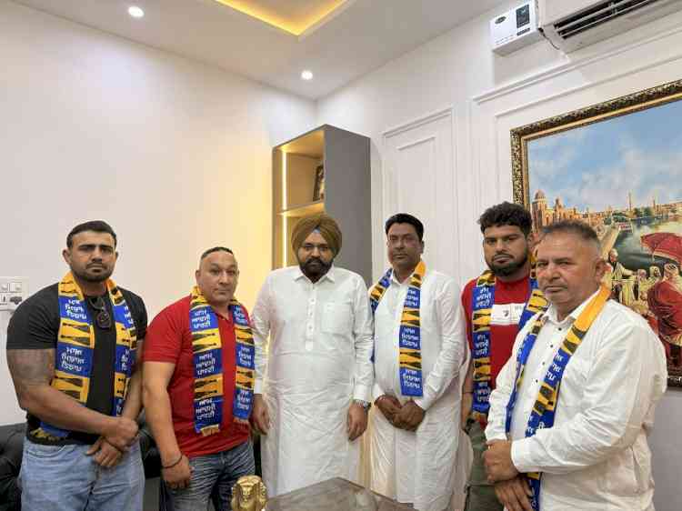 International Kabaddi Stars Join AAP, Express Confidence in Party's Pro-People Policies