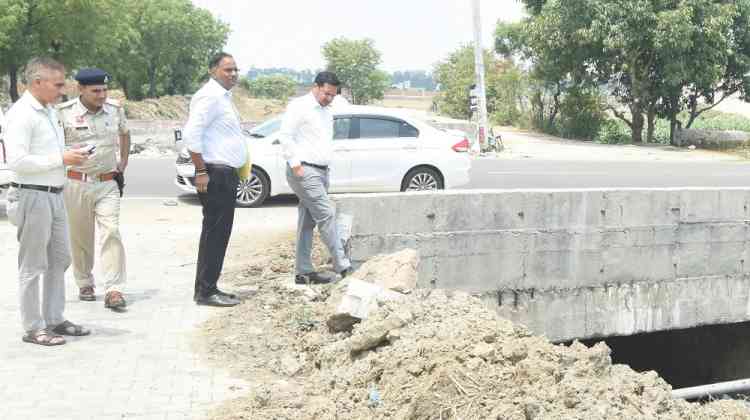 DC Sachin Gupta directs Irrigation Officers to complete All Drain Cleaning Works Across Rohtak District by June 30