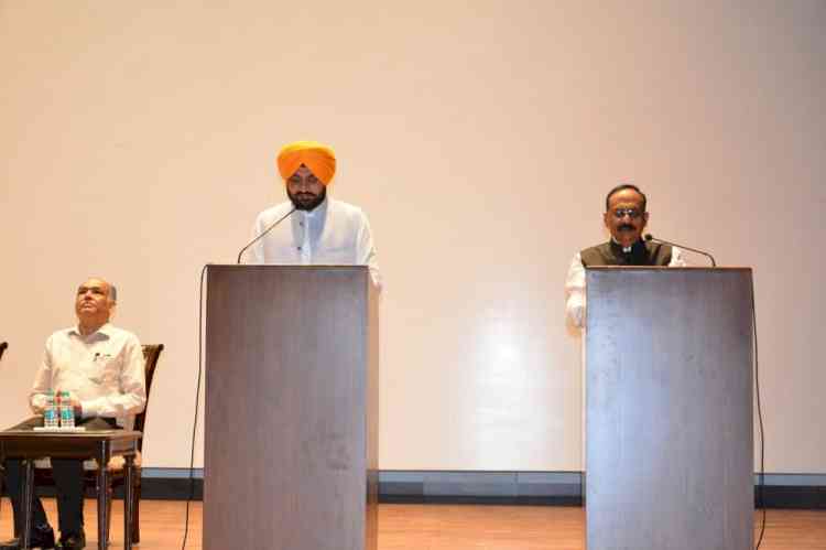 Retired IAS Officer Sanjay Gupta Assumes Charge as Chairperson of Punjab State Electricity Regulatory Commission