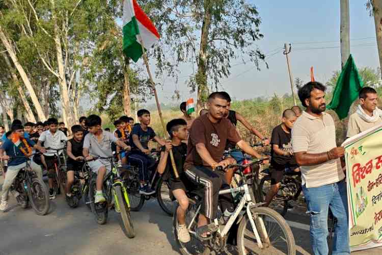 विश्व साइकिल दिवस पर गांव निंदाना में निकाली साइकिल यात्रा