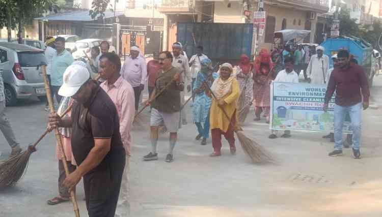 निगमायुक्त नरेंद्र कुमार ने नागरिकों से स्वच्छ शहर के निर्माण में योगदान देने की अपील की