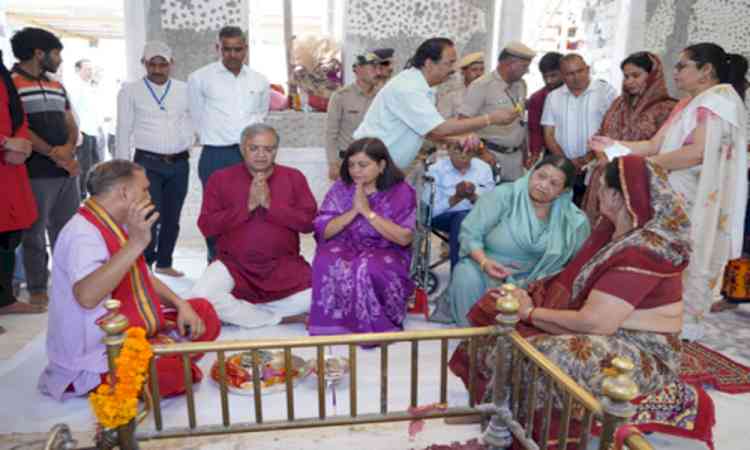 CEC Gyanesh Kumar offers prayer at temples in Kangra, Dharamshala
