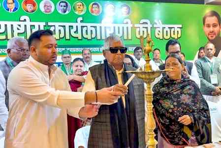 Oppn criticises govt after Rabri Devi, Lalu Prasad withdraw security; NDA says not for 'status symbol'