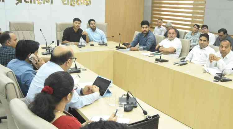 डीसी सचिन गुप्ता ने समाधान शिविर व अन्य शिकायत पोर्टलों की लंबित शिकायतों के समयबद्ध उचित निपटान के निर्देश दिए