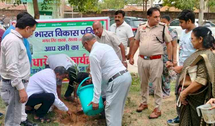 विश्व पर्यावरण दिवस पर शिवाजी कॉलोनी थाना परिसर में पौधारोपण