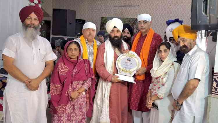 Sanjay Tandon pays visit to Gurudwara Shri Sant Sar Sahib, extends prayers for peace and harmony