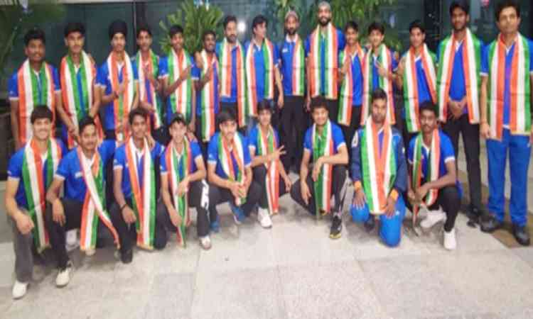 U18 men's and women's hockey stars accorded grand welcome at Delhi airport after Asia Cup success