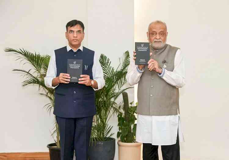 Union Minister Dr Mansukh Mandaviya Releases the New Book, ‘Five Prescriptions from the Ashtavakra Mahagita’ authored by Daaji, the Guide of Heartfulness in New Delhi