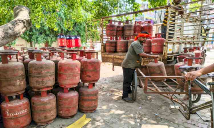 Govt cuts subsidised LPG refills under Ujjwala Yojana to 4 annually amid rising global prices