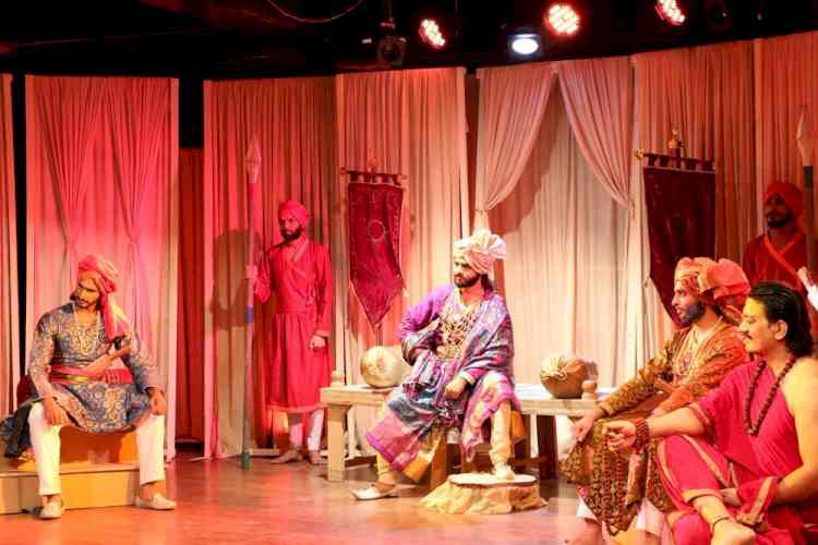 Panjab University’s ‘Kesariya Rangatha’ Wins Standing Ovation at Studio Theatre