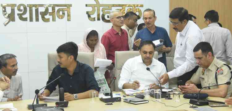 डीसी सचिन गुप्ता ने समाधान शिविरों की शिकायतों के समयबद्ध उचित निपटारे के निर्देश दिए