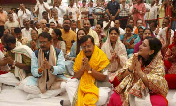 Ministers and BJP leaders hold special prayers across the nation, to mark PM Modi's historic tenure