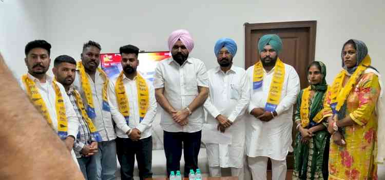Boha and Bareta's Independent Councillors Join AAP
