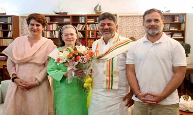 Shivakumar meets Sonia, Rahul & Priyanka Gandhi; expresses gratitude