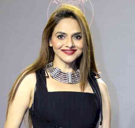 Madhoo reminisces about 90s nightlife, shares how Manoj Bajpayee met her at a nightclub 