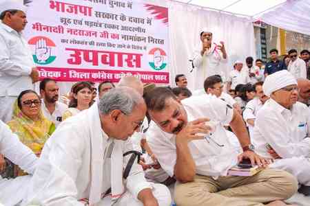 Digvijaya Singh seeks probe into fertiliser sale irregularities in MP