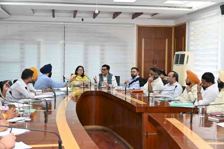 MLA Bagga, MC Chief Dr Gupta hold meeting to review monsoon preparedness, expedite devp works