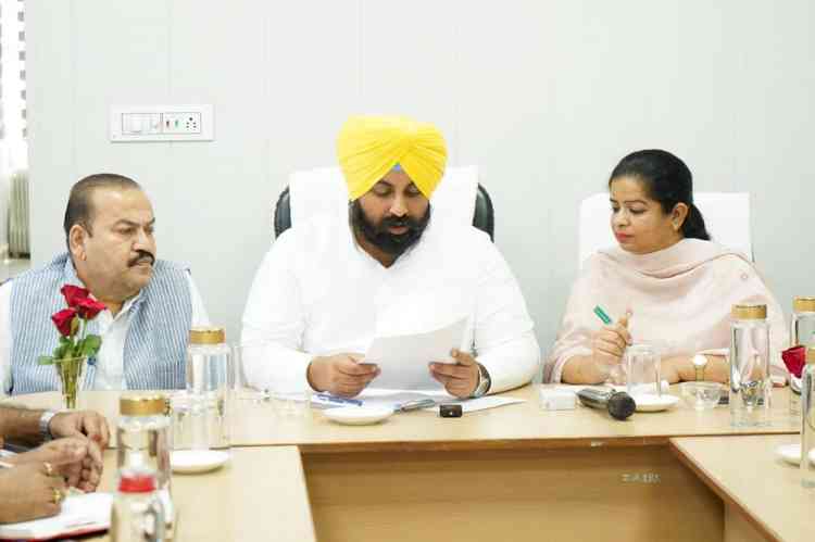 Make Ludhiana pothole, manhole free by June 30, Harjot Bains to MC officials