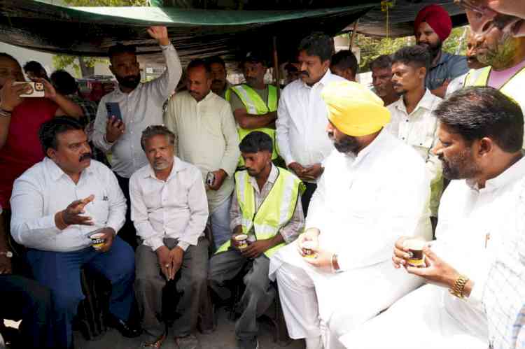 From Broom To Blueprint: Harjot Bains sits with Safai Sewaks over chai to push mission clean Punjab