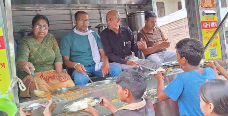 'Adhik Maas Shivratri': Purushottam Das Rungta Charitable Trust Organizes Community Kitchen
