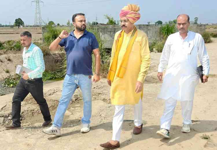 Teams from the Saraswati Board and HIRD visit Nilokheri to plan the development of the Drishadvati Ghat