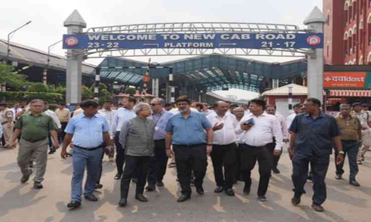 Railway Board Chairman reviews Bengal projects, stresses better passenger amenities