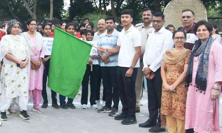 अंतरराष्ट्रीय योग दिवस के उपलक्ष्य में रोहतक में योगा मैराथन आयोजित