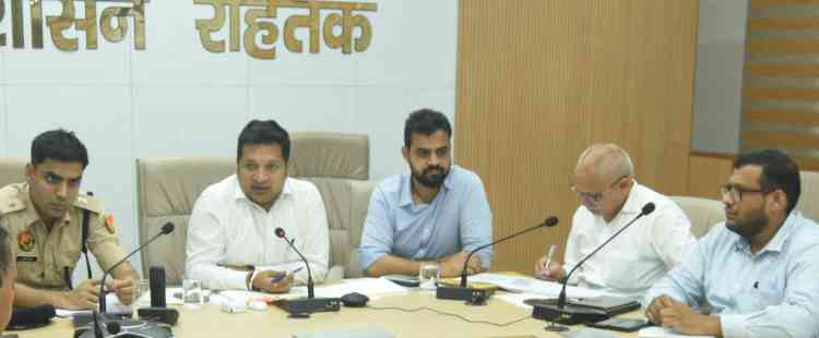 डीसी सचिन गुप्ता ने सडक़ स्वामित्व एजेंसियों को मॉनसून सीजन से पूर्व सडक़ों की मरम्मत, पैच वर्क एक हफ् में पूरा कराने के निर्देश दिए