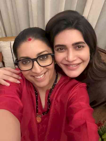 Smriti Irani meets Kyunki Saas Bhi Kabhi Bahu Thi co-star Karishma Tanna: The baby is having a baby 