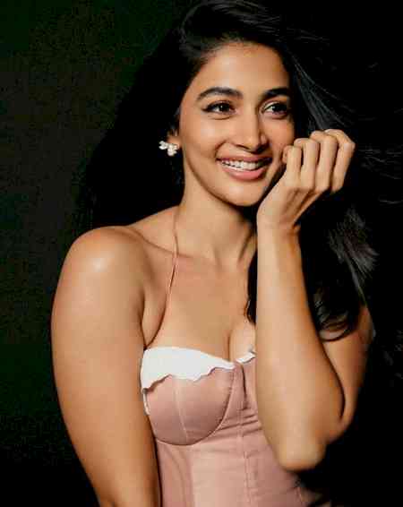 Pooja Hegde aces walking backwards on a treadmill in style 