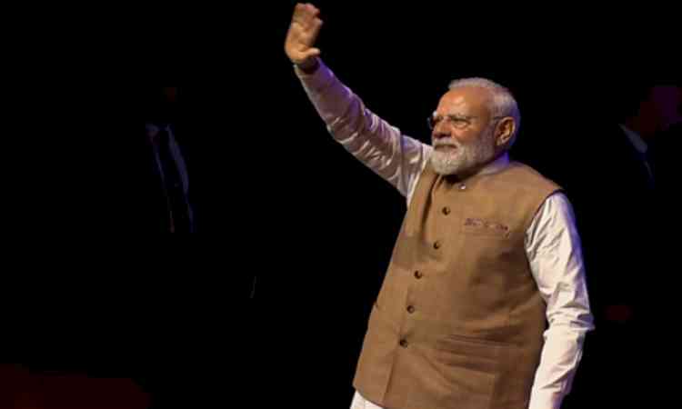PM Modi receives rousing welcome from Indian community in Paris