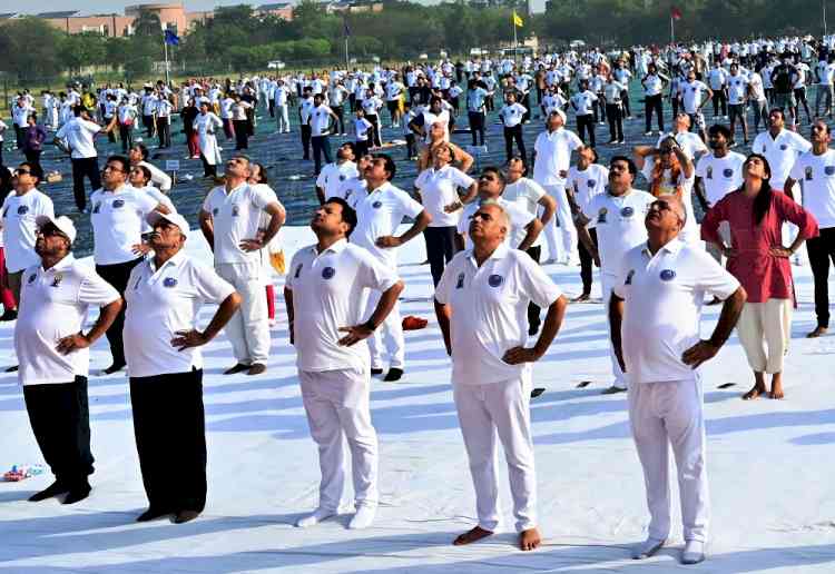 भारतीय संस्कृति तथा समृद्ध विरासत का अभिन्न अंग है योगः सांसद संजय भाटिया