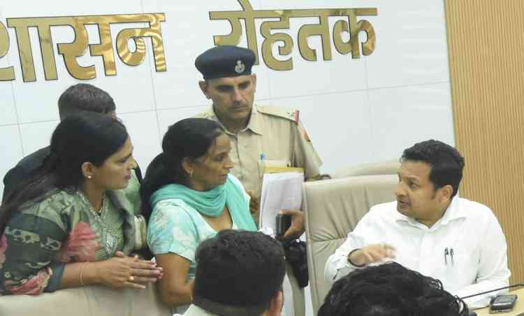 डीसी सचिन गुप्ता ने नागरिकों की समस्याओं को लंबित न रखकर समयबद्ध उचित निपटारा करने के निर्देश दिए