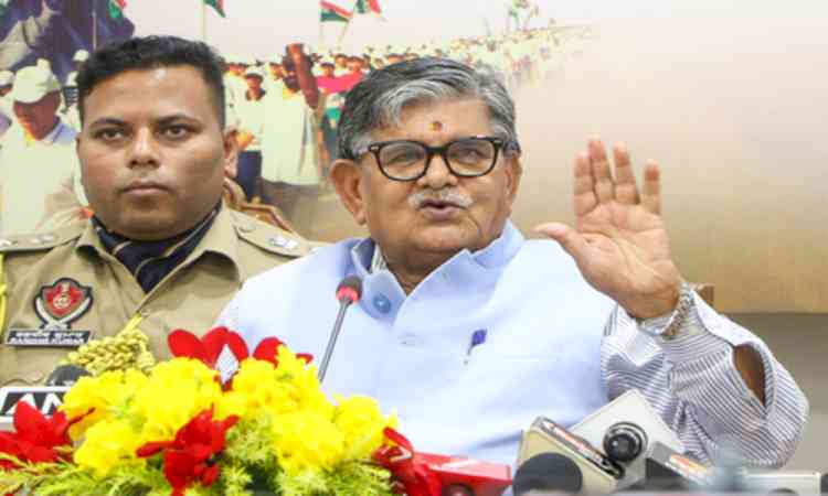 SKM members submit memo to Punjab Governor over farmers' demands