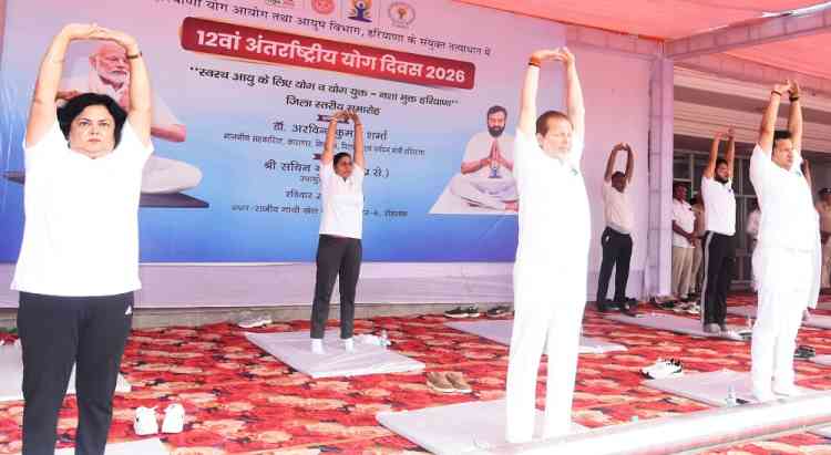 स्वस्थ, समृद्ध और विकसित भारत की मजबूत नींव है योगः कैबिनेट मंत्री डॉ. अरविंद शर्मा