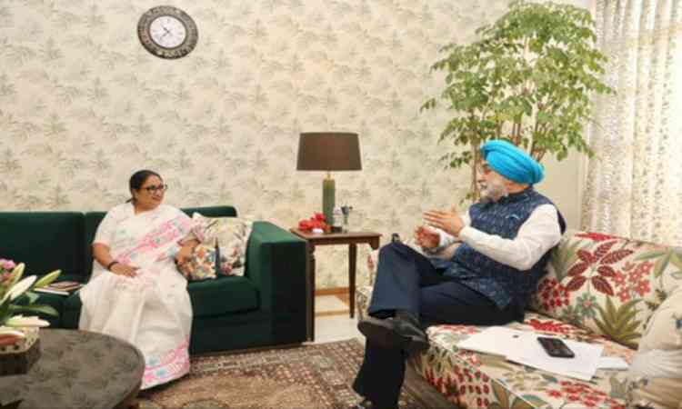 Delhi L-G, CM discuss governance, welfare
