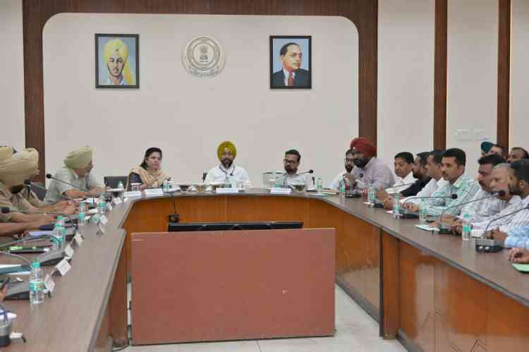 National Commission for Safai Karamcharis holds meeting with senior district administration and MC officials today