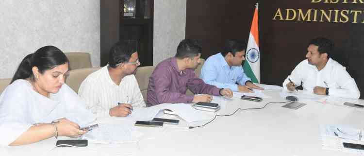डीसी सचिन गुप्ता ने पीएम सूर्य घर मुफ्त बिजली योजना का ज्यादा से ज्यादा पात्र लोगों को लाभ पहुंचाने के निर्देश दिए