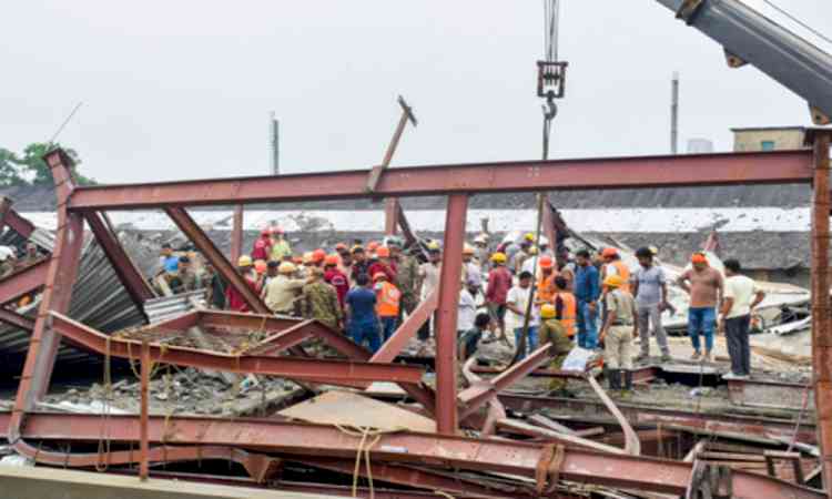Kolkata warehouse collapse: CM Adhikari announces Rs 10 lakh compensation for kin of deceased, 1 lakh for injured