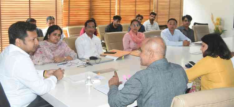 डीसी सचिन गुप्ता ने किसानों को बागवानी फसलों को अपनाने के लिए प्रोत्साहित करने के निर्देश दिए