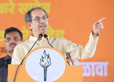 Uddhav Thackeray hints at high level discussion with CM Fadnavis on flight, condemns turncoat MP for abusing scribes